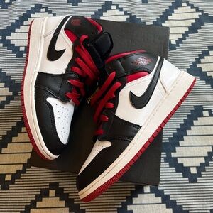 Jordan 1 mid GS